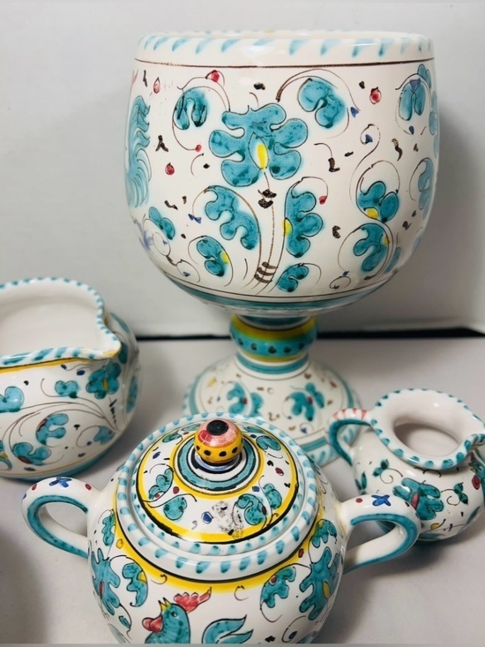 Various Deruta Italy hand painted pottery pieces.